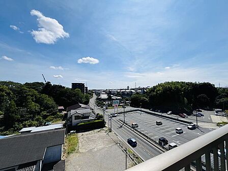 空とつながる最上階の開放感