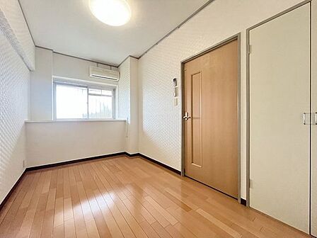 主寝室にも使える洋室空間【AIでCG加工しております】