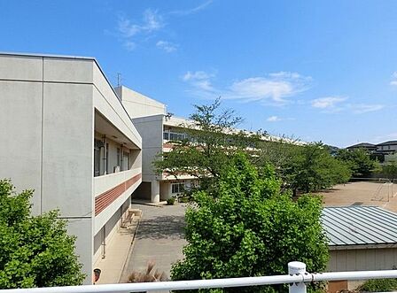 佐倉市立西志津中学校 徒歩9分。 650m