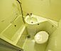 浴室：トイレ掃除も楽々