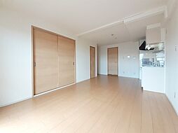 ヴィラ・アベニール 404 4階2LDKのリビング/ダイニング