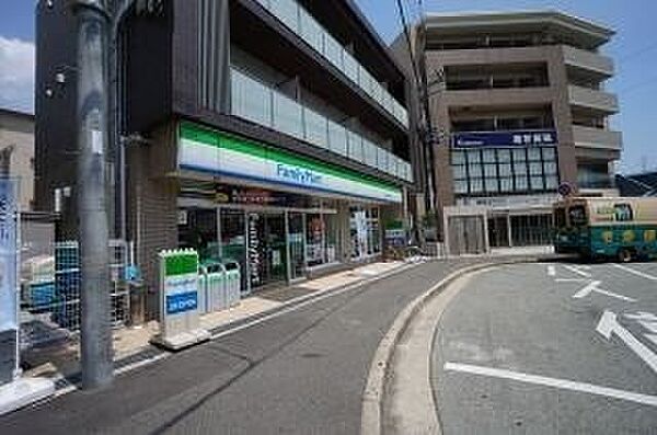 画像24:ファミリーマート阪急中山駅前店 130m