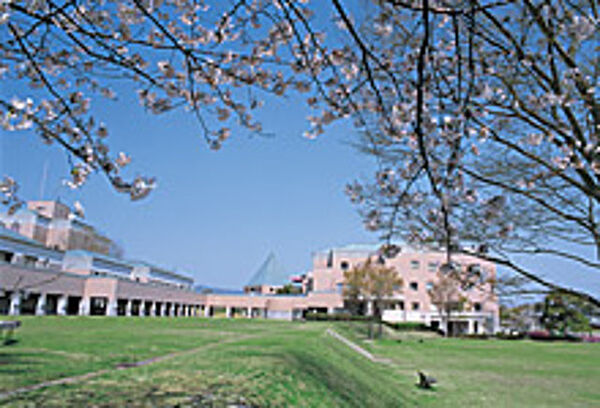 画像25:私立大阪芸術大学短期大学部伊丹学舎 766m
