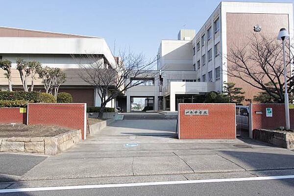 画像24:名古屋市立一色中学校 83m