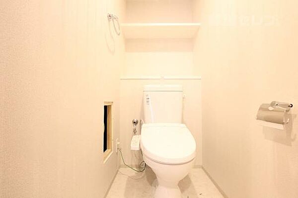 画像8:ウォシュレットつき個室トイレです