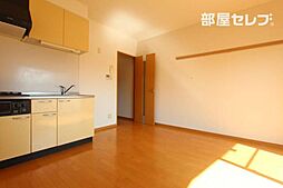 CREST四女子 3階1LDKのリビング/ダイニング