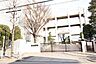 周辺：名古屋市立供米田中学校 782m