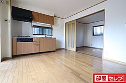 クレストコート 1階2LDKのリビング/ダイニング