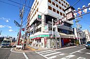 ローソンストア100太閤通六丁目店 42m