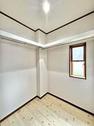 ウォークインクローゼット付きの寝室はお部屋に物を置かない生活をお手伝いいたします！