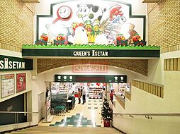 クイーンズ伊勢丹笹塚店 徒歩3分。 240m