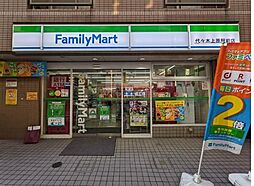 ファミリーマート代々木上原駅前店 徒歩10分。 770m