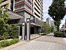 その他：なにわ筋沿いに建っています