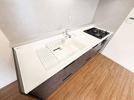 天板とシンクの継ぎ目がない一体型なのでお掃除も楽々◎