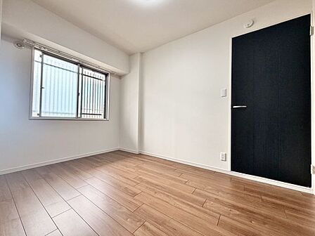 お子様のお部屋、寝室にも使える広すぎない洋室◎