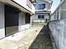 その他：南側に面したお庭。外水栓付きのためガーデニングやお掃除に便利！リビングからスロープで行き来できます。
