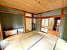 室内：1階の和室8帖。