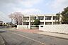 周辺：羽村第一中学校　徒歩15分・山と緑に囲まれた、自然豊かな環境で勉学に励むことができます。