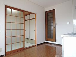 ピアレス千本 203 2階2DKのリビング/ダイニング