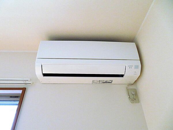 画像23:2階南洋室にはエアコン付きです。計２台のエアコンが付いております。