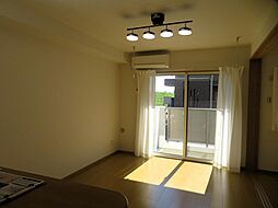 思川レジデンス 201 2階1LDKのリビング/ダイニング