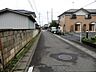 周辺：西側4.2ｍ道路です。決して広くはないですが車の通りお少なく、また静和駅までも徒歩圏内の好立地です。