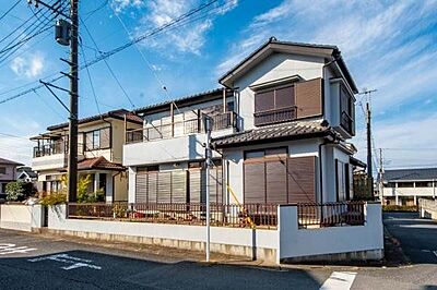外観:【 外観 】開放感あふれる南東角地/陽当たり良好な住まいです 外観:【 外観 】開放感あふれる南東角地/陽当たり良好な住まいです