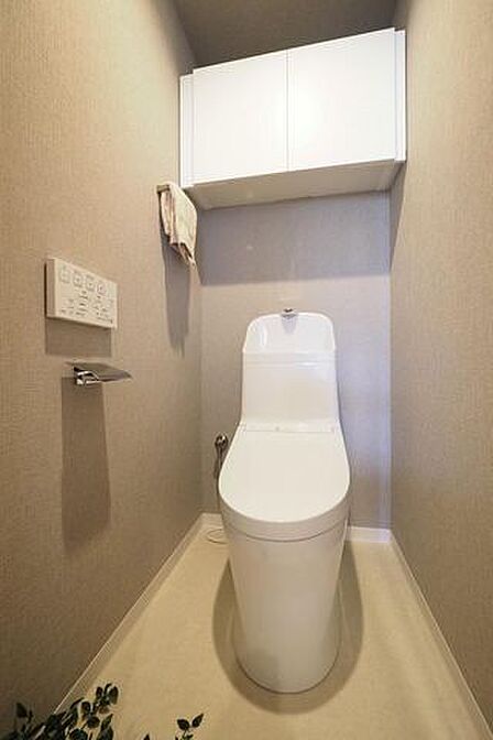 【　トイレ　】リフォームで新規交換された、快適な温水洗浄トイレ