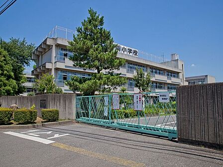 入間市立豊岡小学校 徒歩11分。 820m