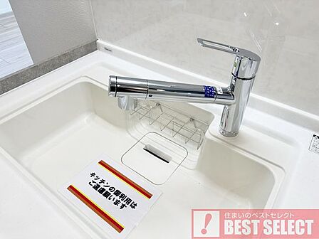 ■シンク周りのお掃除や大きな鍋の洗い物も楽になるハンドシャワー水栓を搭載