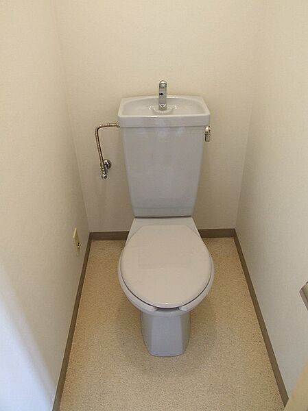 画像10:清潔感溢れるトイレ