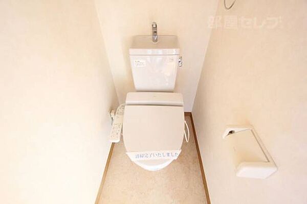 画像7:温水洗浄便座のトイレです。