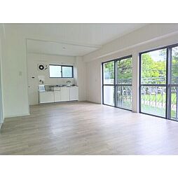 アートスクエア 2階2LDKのリビング/ダイニング