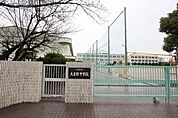 名古屋市立大曽根中学校 464m