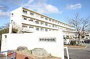 東小学校 1146m