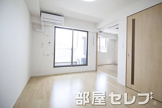 キャラ東海_内装_0