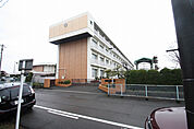 白木小学校 940m