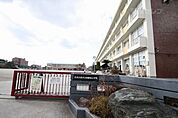 師勝西小学校 928m