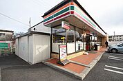 セブンイレブン北名古屋鹿田店 425m