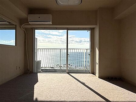 洋室6畳（和室6畳側より撮影）