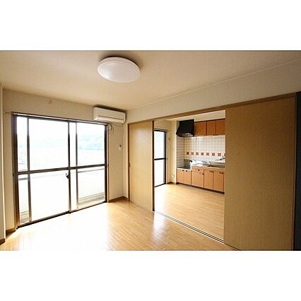 カレント江見_内装_0