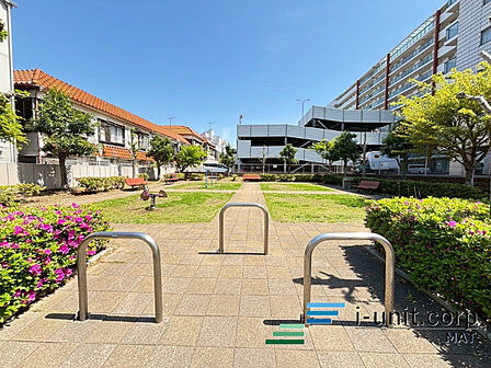物件の横に公園が付いています。