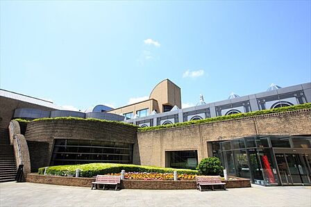 図書館「市川市中央図書館まで1220m」