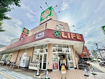 ライフ塩草店 徒歩9分。 660m