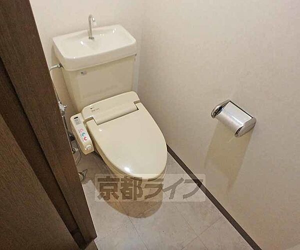 画像8:清潔感の有るトイレです。