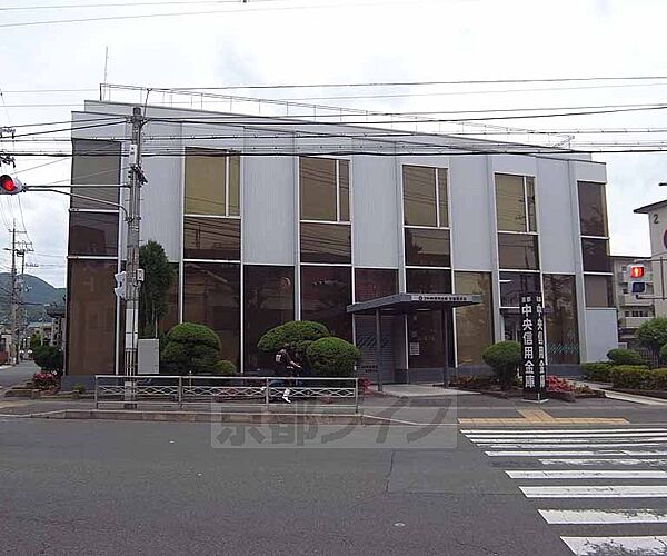 画像30:京都中央信用金庫 常盤東支店まで201m 丸太町通り沿いにございます。駐車場完備。