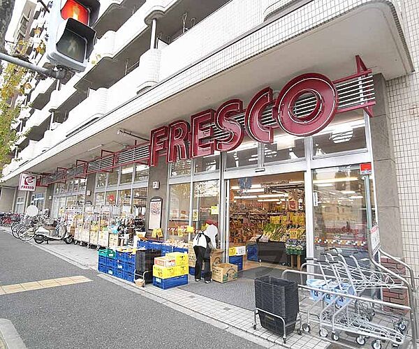 画像30:フレスコ　西五条店まで347m 西大路花屋町通にあるスーパーフレスコ。営業時間は8：00〜22：00。