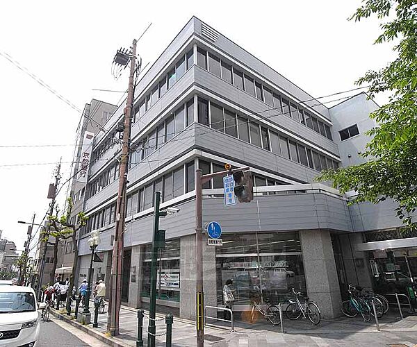 画像30:京都銀行 西陣支店まで169m 千本今出川交差点に面し、生活至便な場所です。