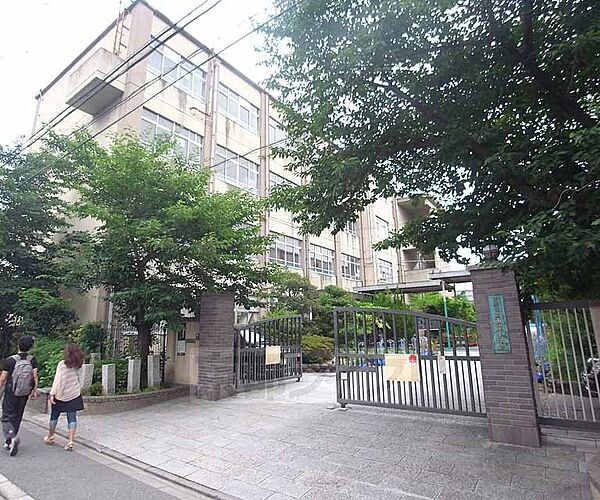 画像16:西院小学校まで552m 四条春日通り少し北にあります