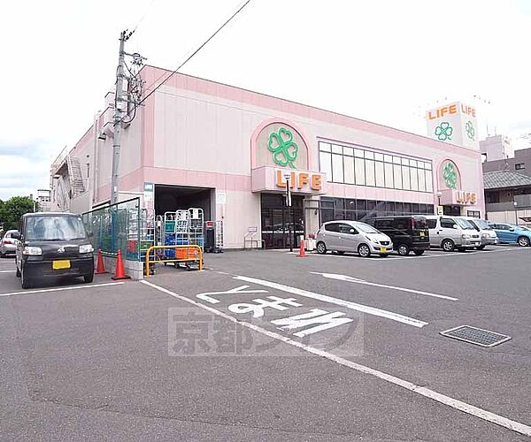 画像22:ライフ　西京極店まで556m 大型駐車場完備 阪急西京極駅にも近いですよ